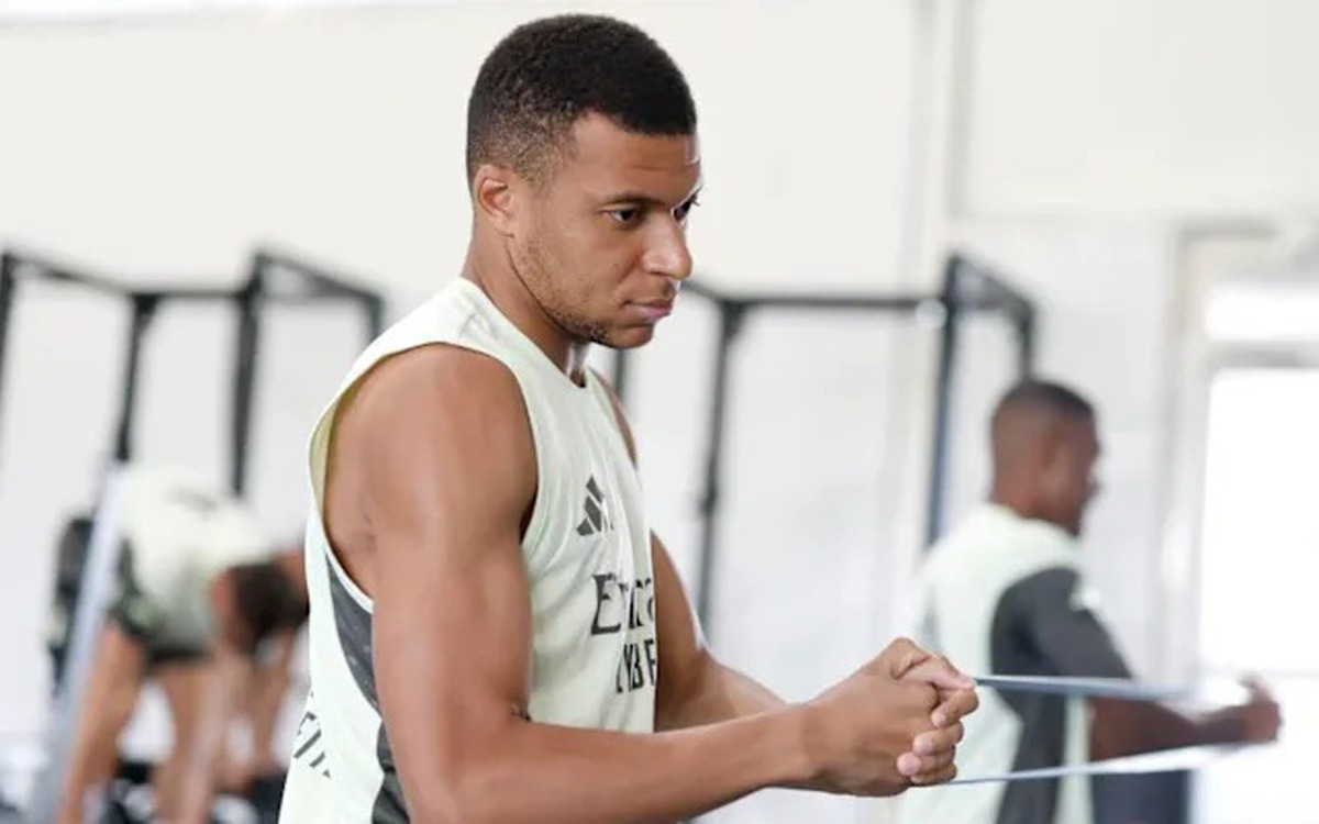 Sụt 5kg, Mbappe bị loại khỏi Real Madrid khi đấu với Salzburg