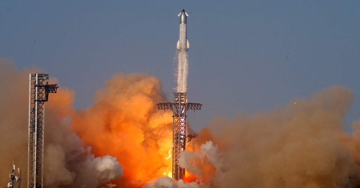 Tổng thống Mexico dọa kiện tỉ phú Elon Musk vì mảnh vỡ tàu vũ trụ của SpaceX