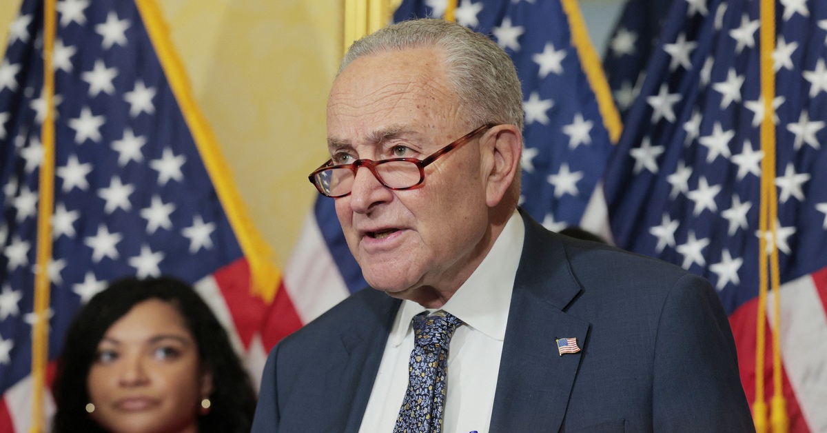 Nắng nóng kinh hoàng, lãnh đạo phe Dân chủ tại Thượng viện Mỹ Chuck Schumer nhập viện