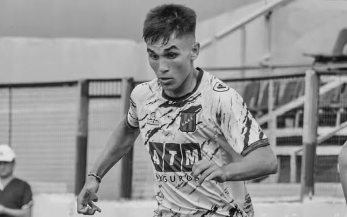 Cầu thủ 18 tuổi qua đời sau ca mổ đầu gối