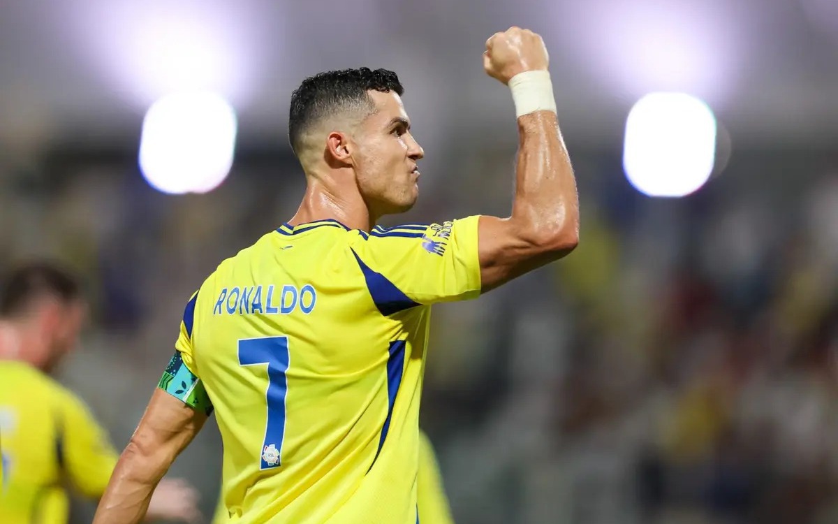 Choáng với số tiền Ronaldo nhận được từ ngày sang Saudi Arabia