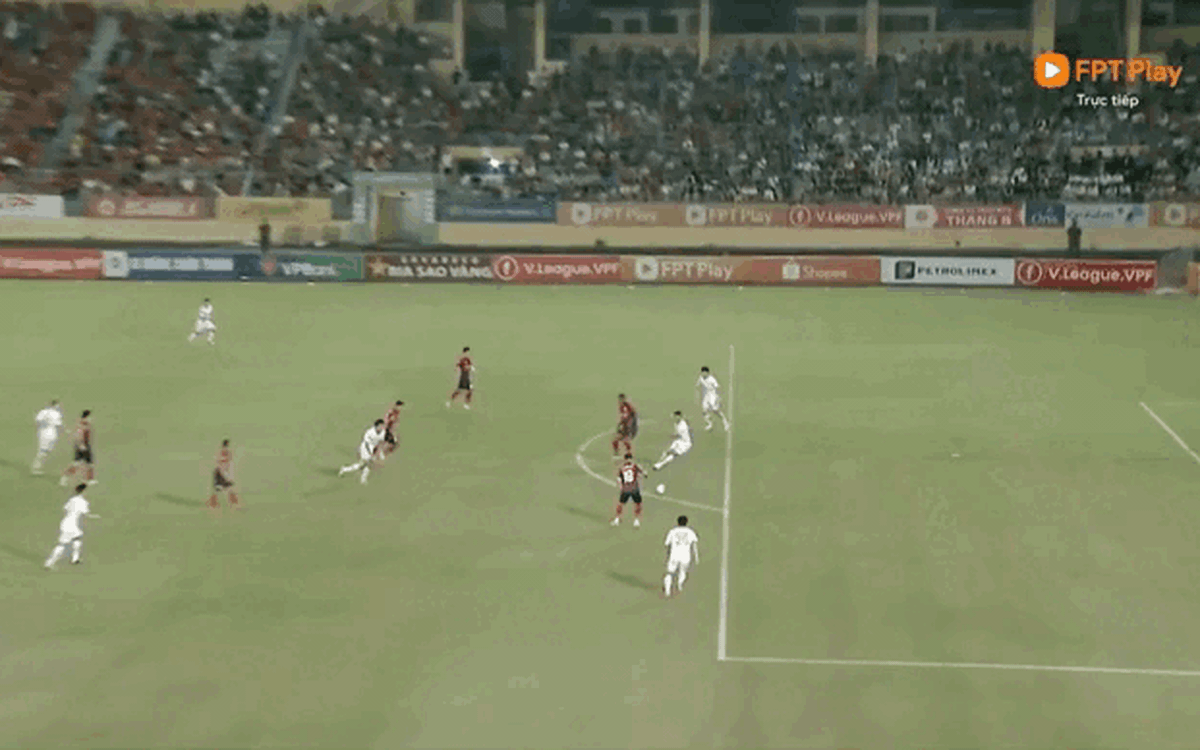 Video: Siêu phẩm một chạm đẹp mắt của Quang Hải