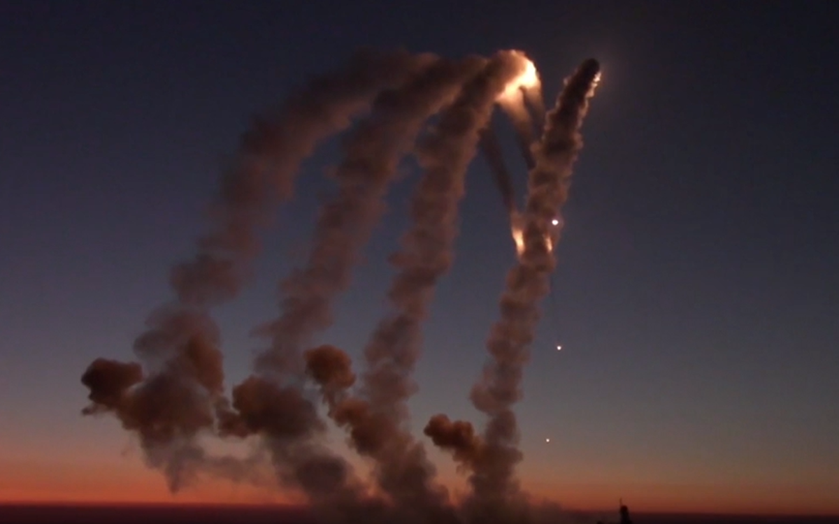 Thêm một video giả về cảnh tàu ngầm Iran bắn tên lửa vào Israel