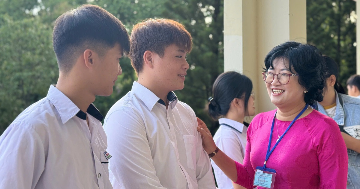 Hơn 1,1 triệu thí sinh bắt đầu thi môn văn kỳ thi tốt nghiệp THPT 2025