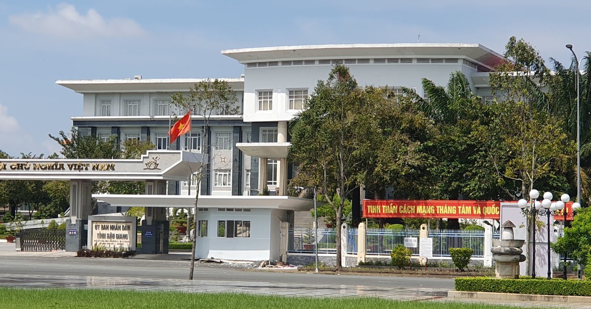 35 lãnh đạo tỉnh ở Hậu Giang nghỉ hưu trước lúc nhập tỉnh