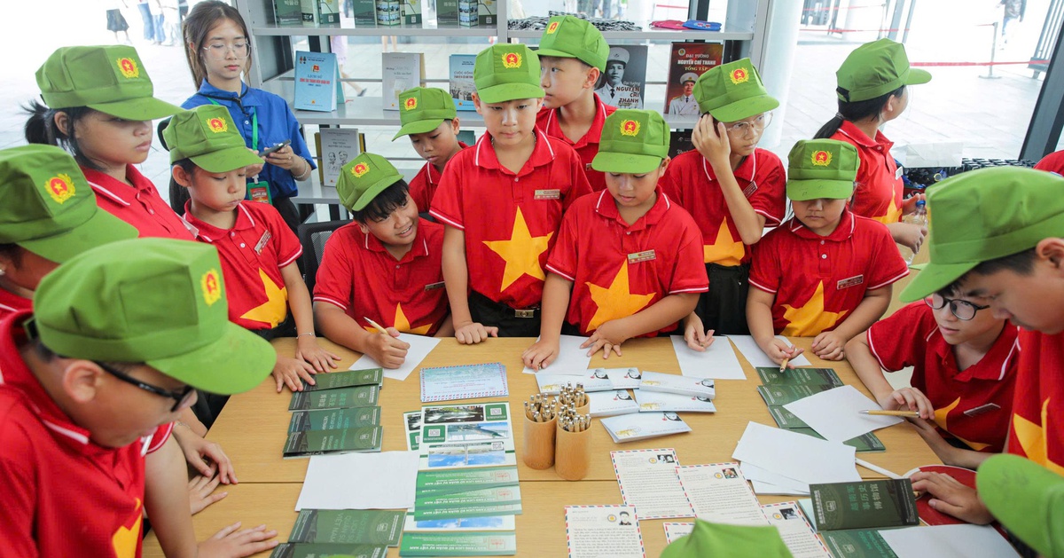 Xúc động với những lá thư thời chiến nhân Ngày Gia đình Việt Nam