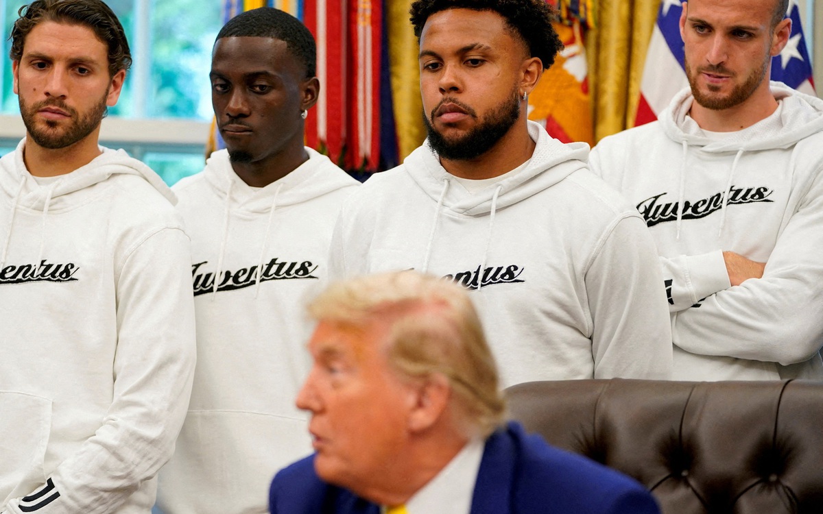 Sau chuyến thăm Nhà Trắng, tuyển thủ Juventus phản ứng việc 'chính trị hóa thể thao' của ông Trump