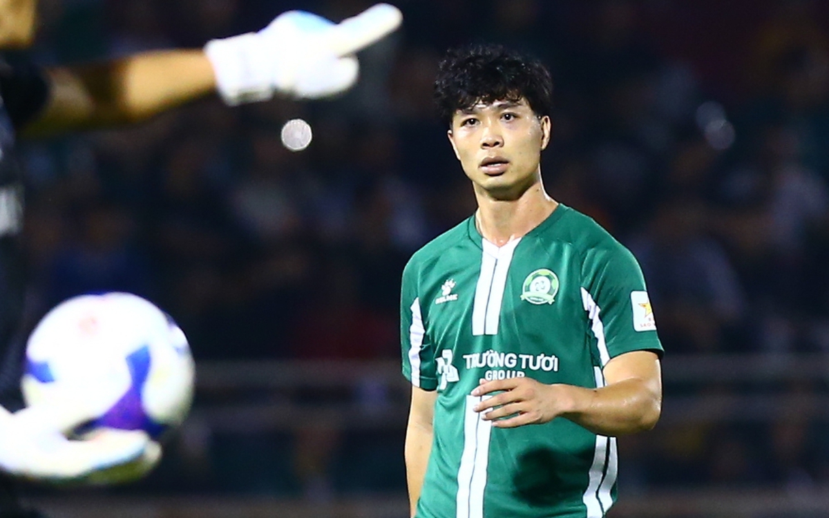 Bùi Tiến Dũng bắt bài quả 11m của Công Phượng, không phải may mắn