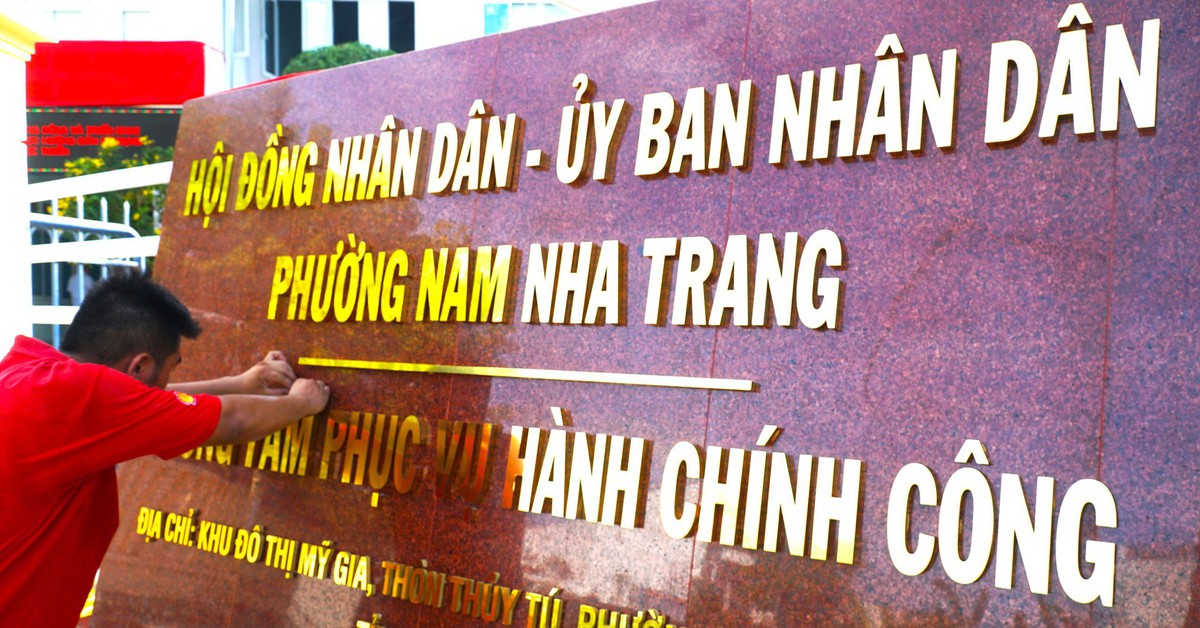 Các phường mới ở Nha Trang bắt đầu gắn bảng tên trụ sở mới