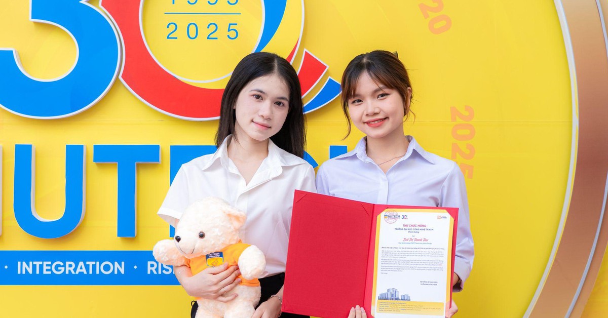 Nhiều thí sinh đến HUTECH đăng ký học bổng 25%