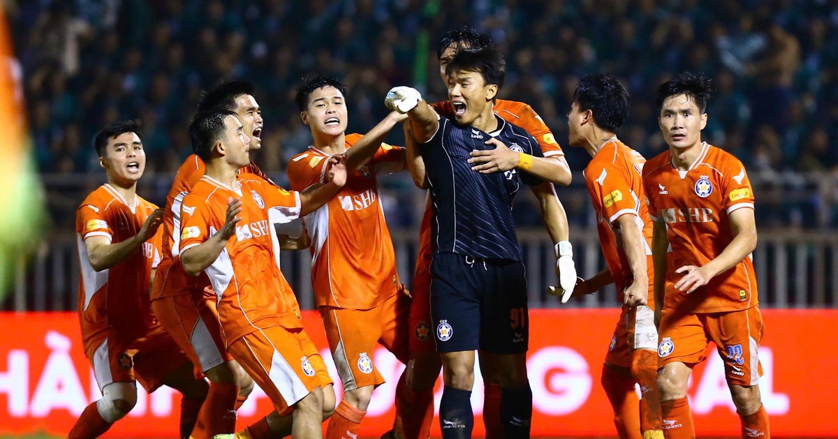 Công Phượng tội đồ, Bùi Tiến Dũng chói sáng, SHB Đà Nẵng ở lại với V-League