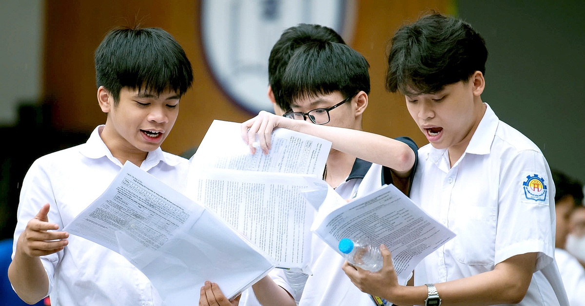 Thí sinh thở phào sau giờ thi môn tự chọn, tổ hợp môn