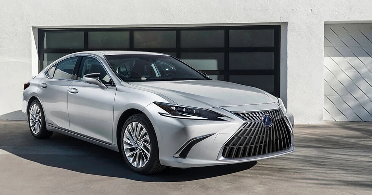 Tin tức giá xe: Được giảm thuế nhập khẩu, giá Lexus ES giảm 260 triệu đồng