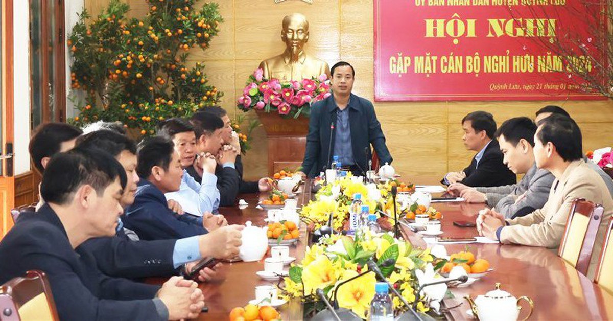11 cán bộ, công chức Nghệ An quay lại làm việc sau 7 tháng 'nghỉ hưu'
