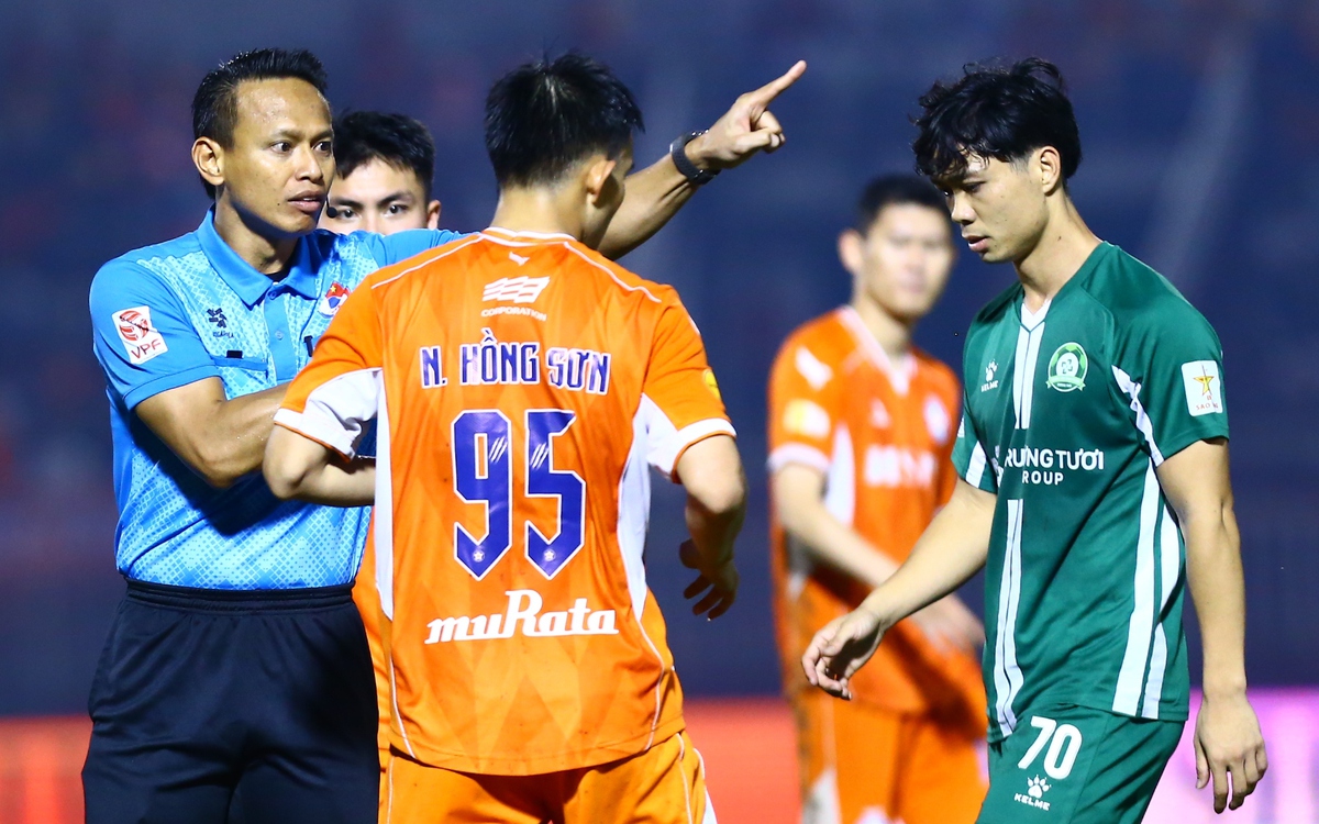 2 trọng tài Malaysia 'làm thêm' ở chung kết Cúp quốc gia Việt Nam