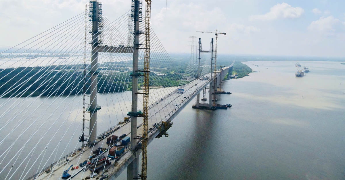 Hợp long cầu cao nhất Việt Nam trên cao tốc Bến Lức - Long Thành sau một thập kỷ