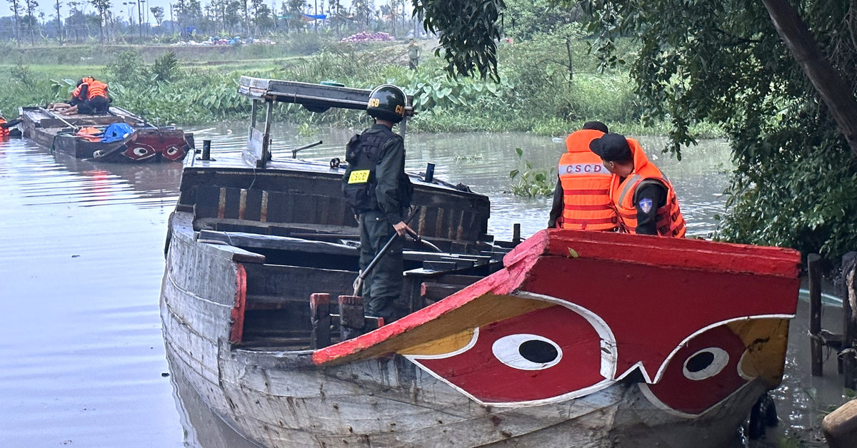 Bắt giữ 6 người khai thác cát trái phép trên sông Đồng Nai