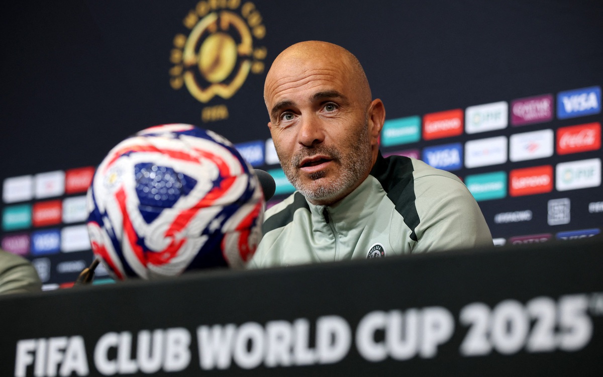 HLV Chelsea gọi việc hoãn trận đấu 2 tiếng vì thời tiết là 'trò hề'