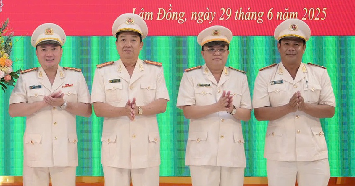 Công an tỉnh Lâm Đồng, Đồng Tháp công bố các quyết định về công tác cán bộ