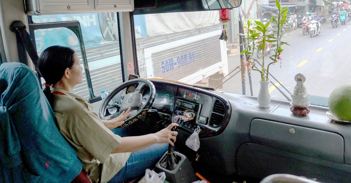 Hai nữ tài xế xe buýt được bà con thương quý