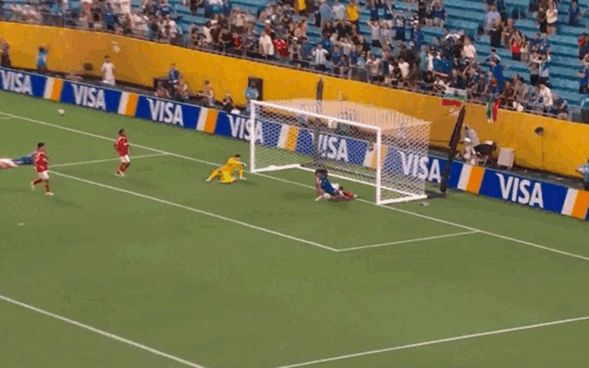 Video: Chelsea vào tứ kết sau trận đấu 'điên rồ'