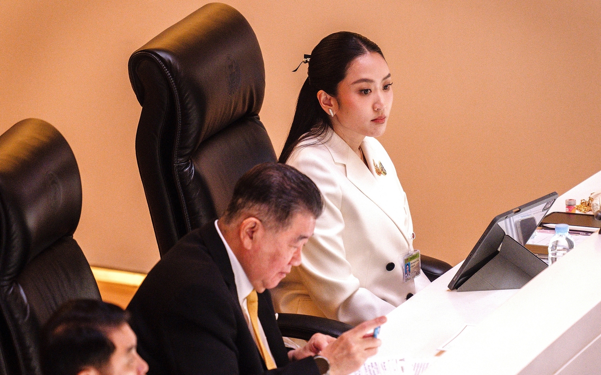 Tỉ lệ ủng hộ Thủ tướng Thái Lan chỉ còn 9,2%