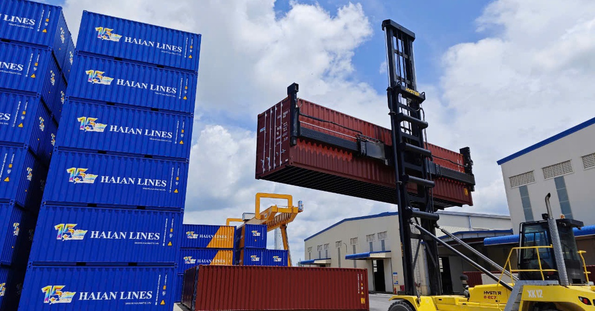 Doanh nghiệp logistics dồn dập đặt mua container ‘made in Vietnam’