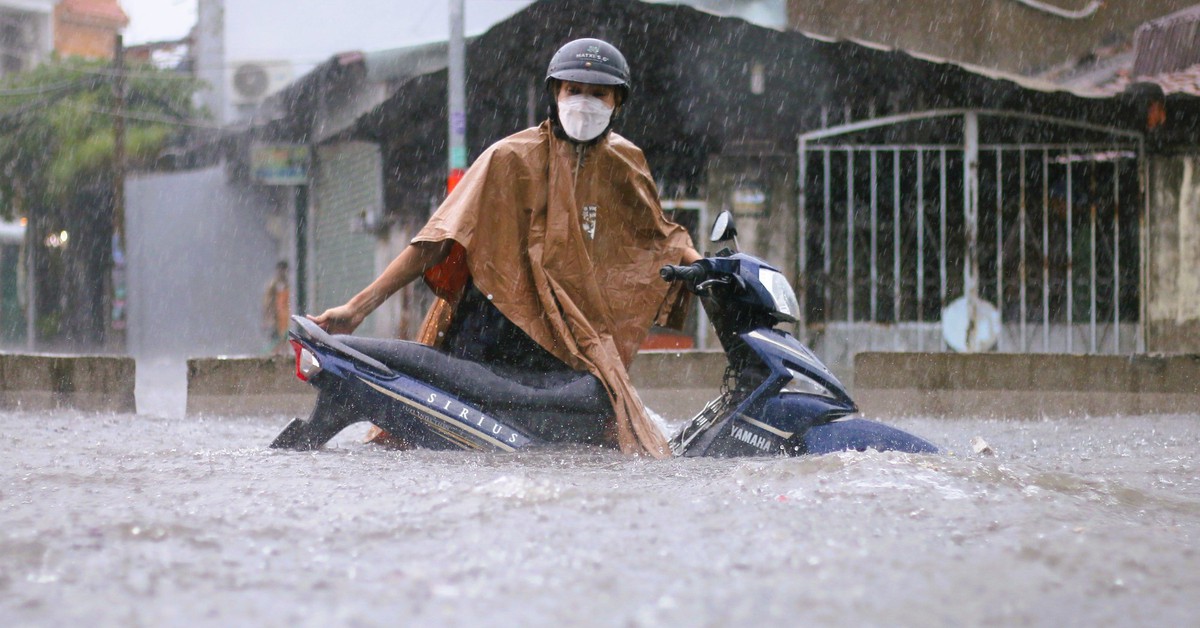 Sắp xuất hiện vùng nhiễu động giữa Biển Đông gây mưa to cho Nam Bộ