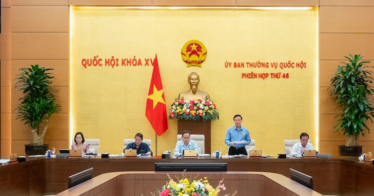 Đề xuất ký hợp đồng với doanh nhân tiêu biểu, chuyên gia làm nhiệm vụ công chức lãnh đạo
