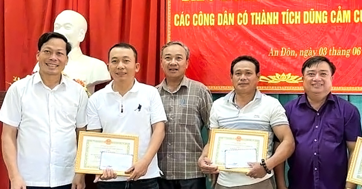 Khen thưởng 3 người cứu phụ nữ đuối nước giữa sông Thạch Hãn rồi lặng lẽ rời đi