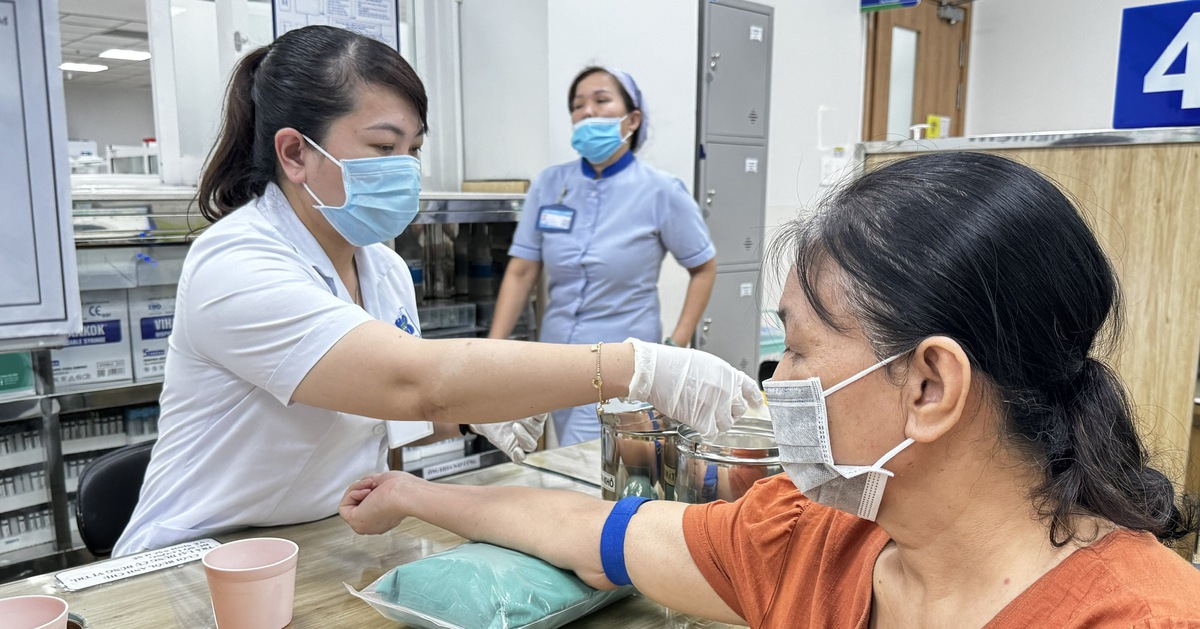 Thói quen ăn mặn, lười vận động: 'thủ phạm' âm thầm gây loãng xương
