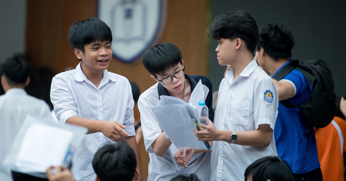 Trong 10 năm, điểm thi tốt nghiệp THPT trồi sụt và những cơn mưa điểm 10