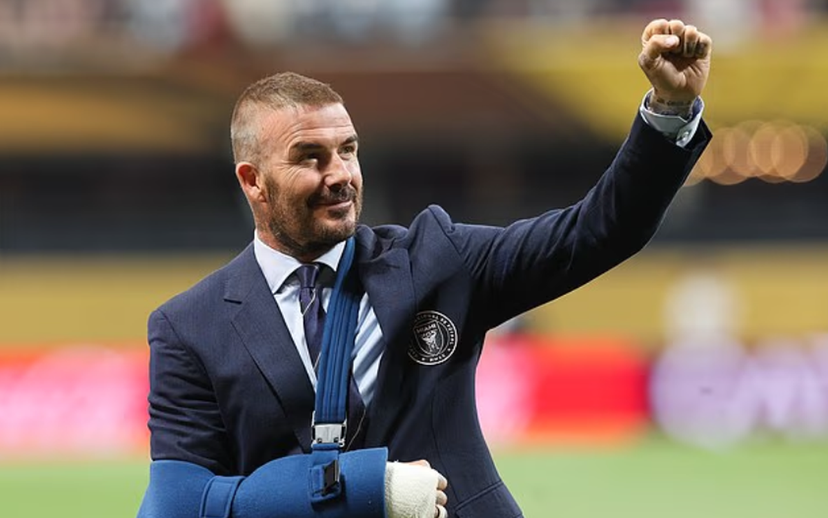 David Beckham lần đầu lộ diện sau khi phẫu thuật