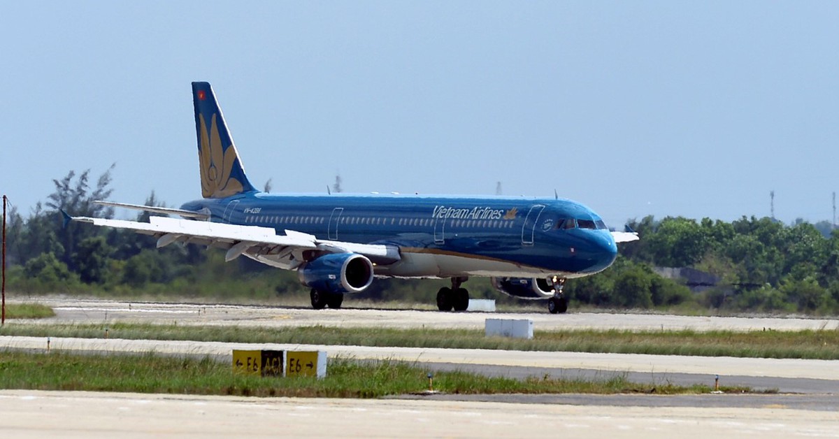 Máy bay của Vietnam Airlines hạ cánh khẩn cấp để cấp cứu hành khách