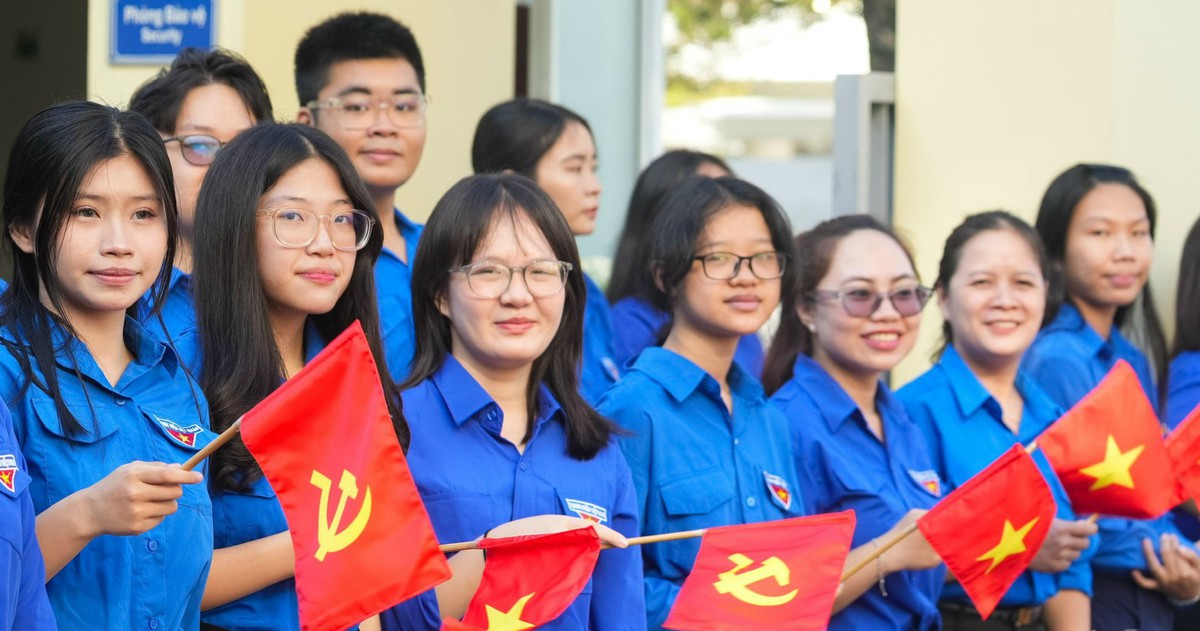 Cả nước đón thời khắc công bố thành lập tỉnh thành, phường xã mới