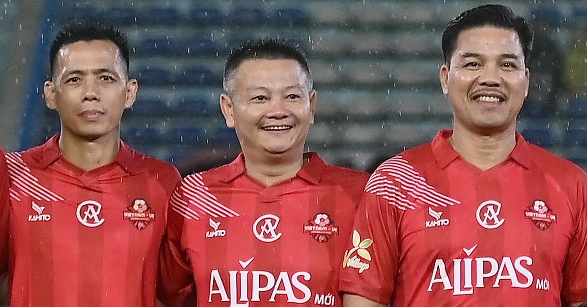 Văn Quyến tỏa sáng, Việt Nam All Stars thắng huyền thoại Man United
