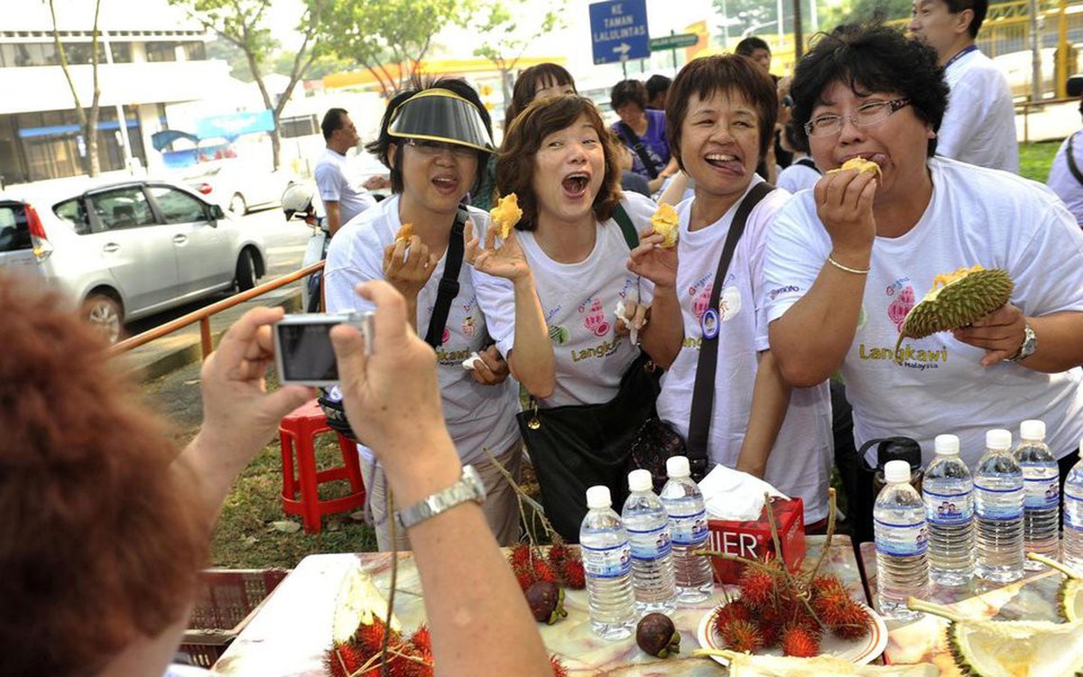 Penang hút du khách với tiệc sầu riêng ăn không giới hạn