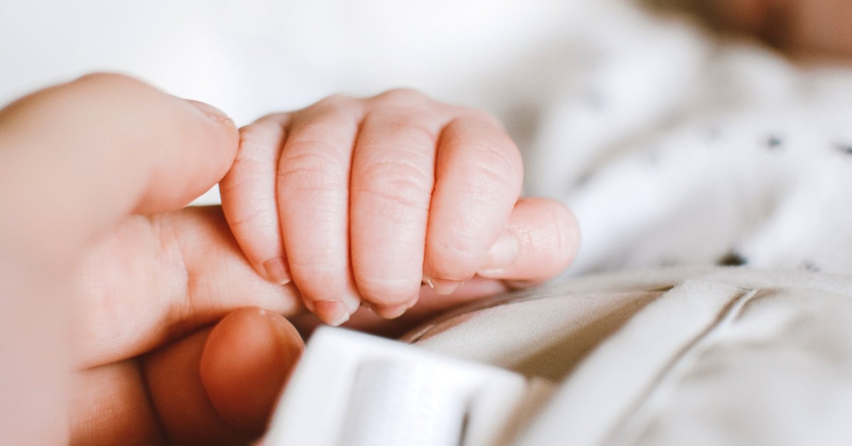 Bé gái cân nặng gần 3kg bị bỏ rơi tại Bệnh viện Phụ sản Tiền Giang