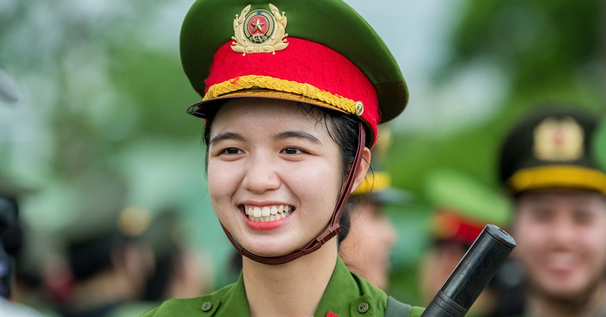 'Bước chân không mỏi' của chiến sĩ công an 2 lần vinh dự sải bước diễu binh