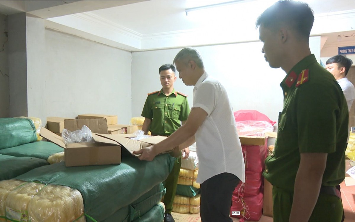 Bắt hơn 2 tấn cánh gà, tim lợn... không rõ nguồn gốc