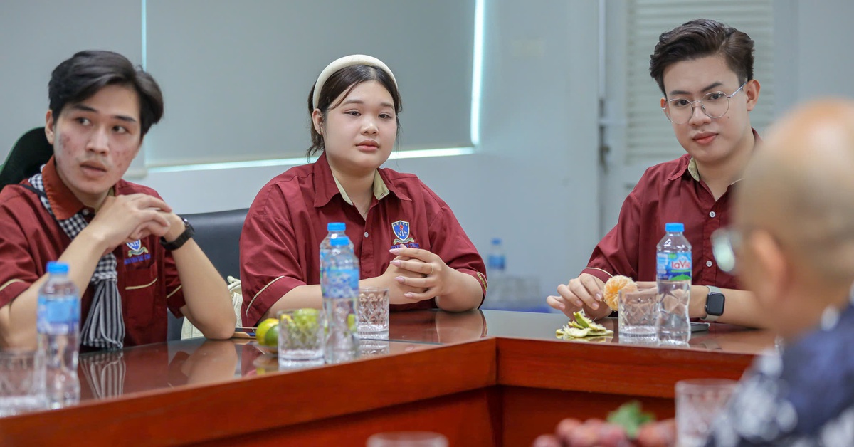Chuyến thăm đặc biệt của thầy trò Trường đại học Nguyễn Tất Thành đến văn phòng Tuổi Trẻ tại Hà Nội