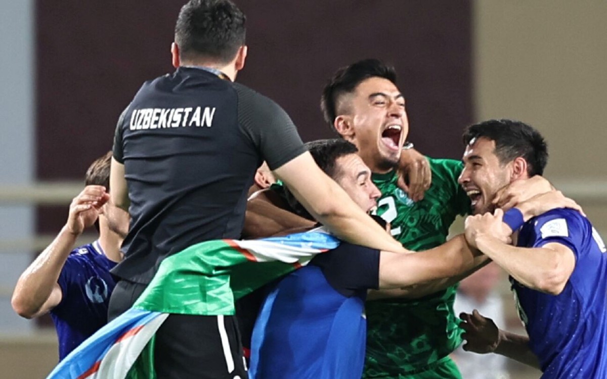 Chủ tịch FIFA chúc mừng Uzbekistan làm nên lịch sử