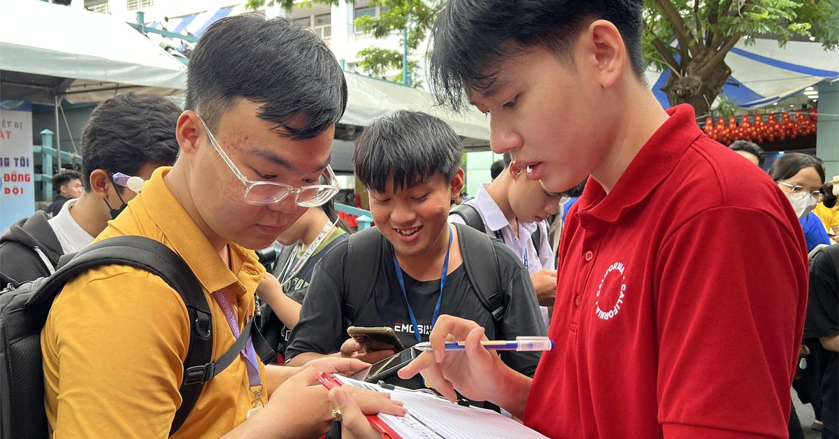 Họp liên tục gây sao nhãng công việc