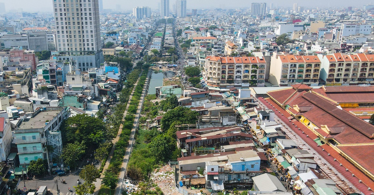 Dự án cải tạo kênh Hàng Bàng qua quận 6 còn vướng 2 hộ dân sau chợ Bình Tây