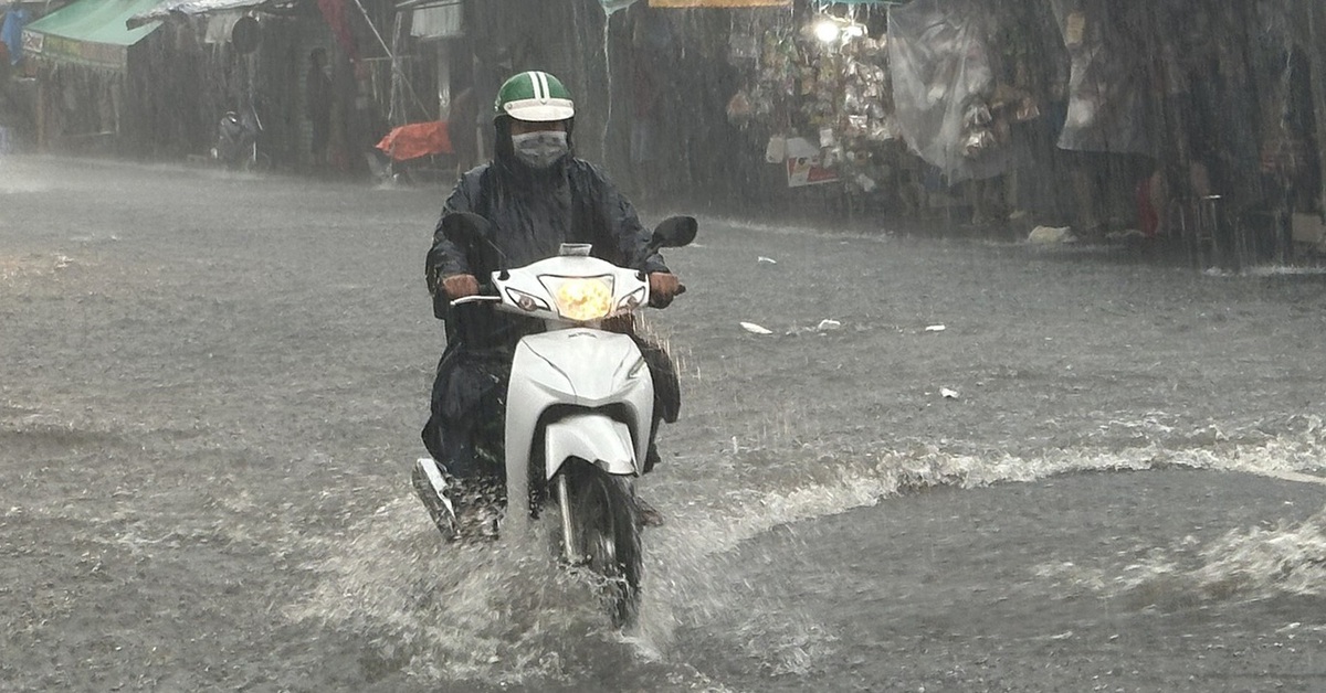Hôm nay 5-6, Nam Bộ vẫn mưa to, đề phòng lốc, sét, mưa đá