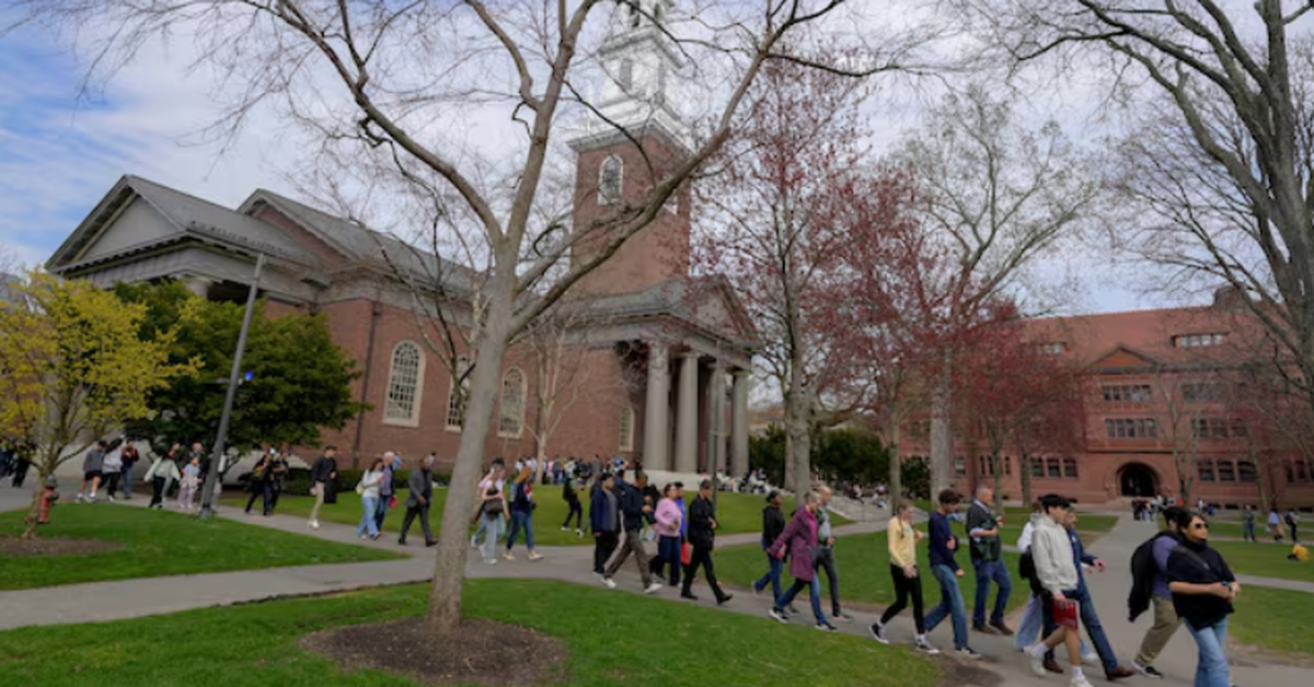 Mỹ ký sắc lệnh hạn chế visa du học Harvard