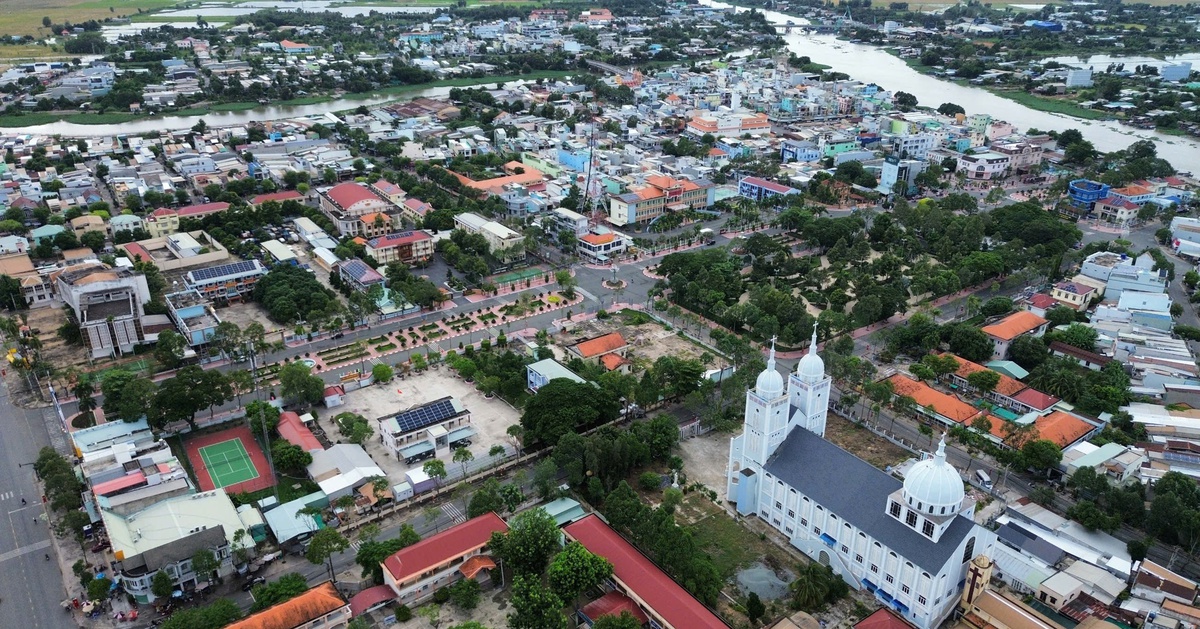 Long An có 'khung' lãnh đạo xã mới, cán bộ chủ chốt cấp huyện được bố trí về các xã trung tâm