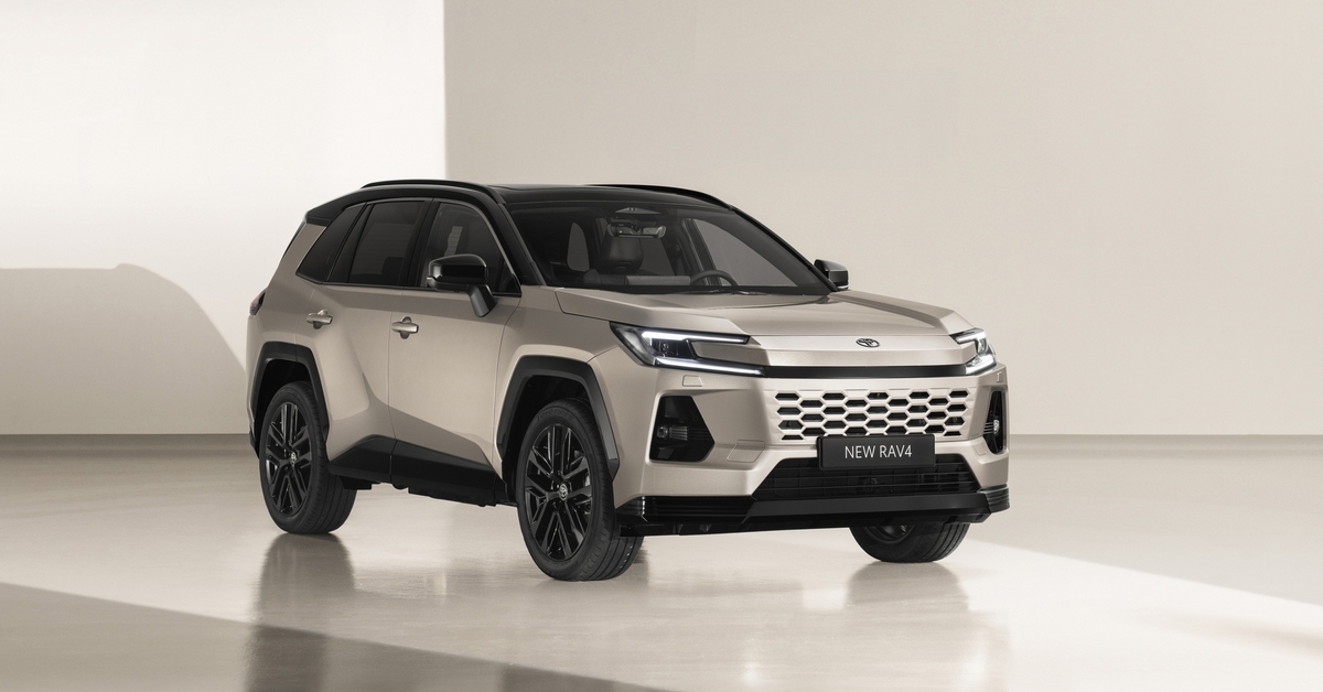 Toyota 'tất tay' từ xe hybrid đến thuần điện: Có xe bán tốt đến mức không còn tại đại lý
