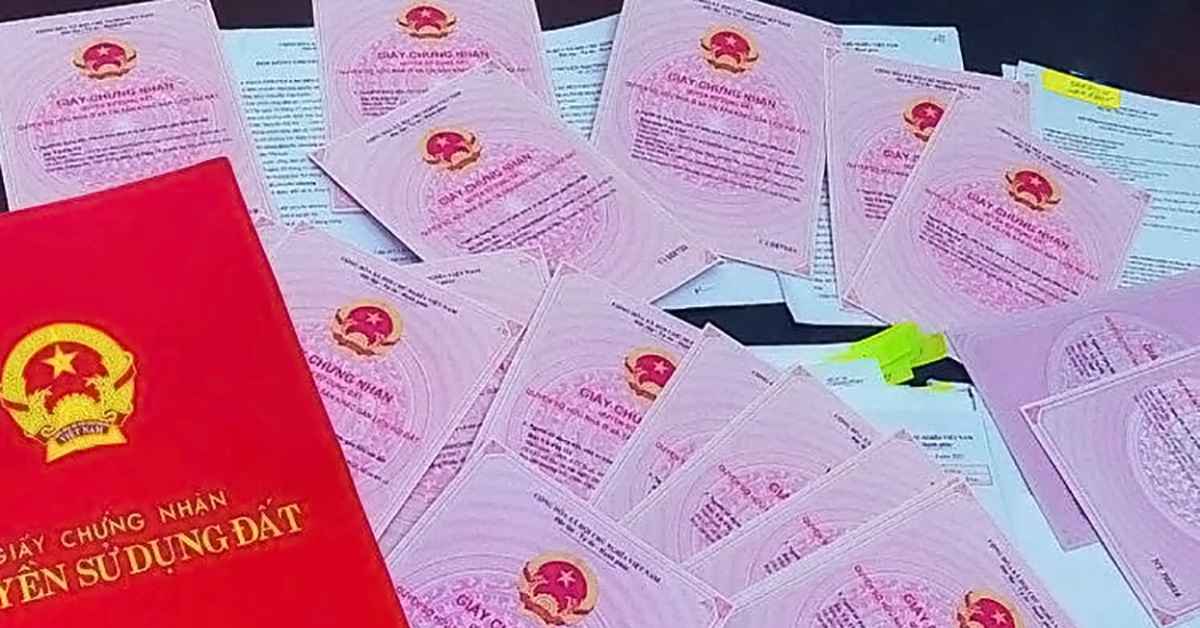 15 tuổi có được đứng tên trên giấy chứng nhận quyền sử dụng đất?