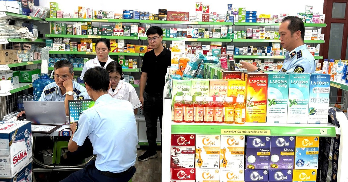 Chống buôn lậu, hàng giả 6-6: Tạm giữ 2 tấn táo đỏ và nhiều túi gân bò, vịt quay